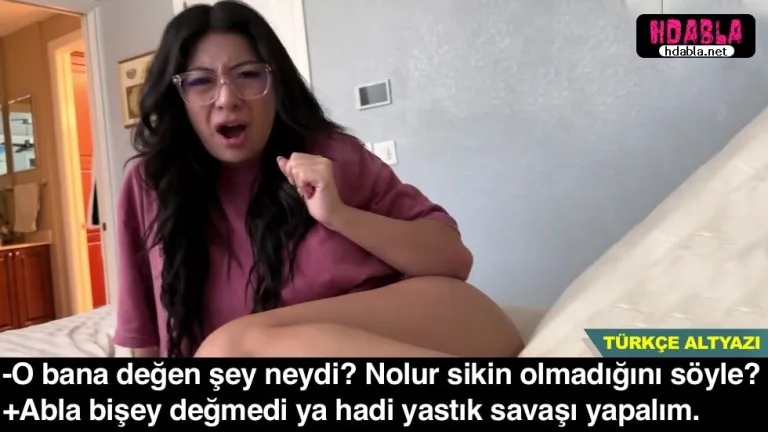 ablamla yastik savasi yaparken ustune cikip dayadim kalkti.jpg