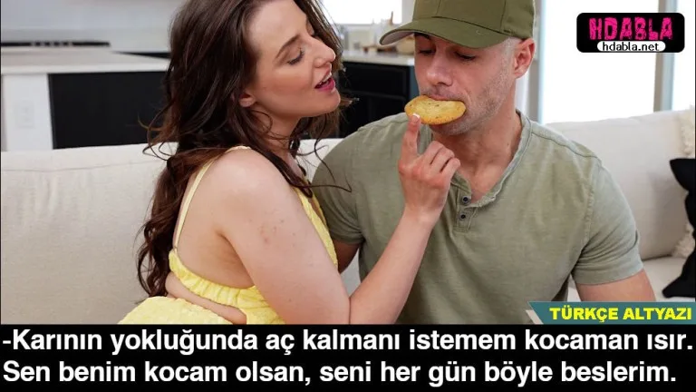 karim evde yokken yan komsum geldi elleriyle kurabiye yedirdi.jpg